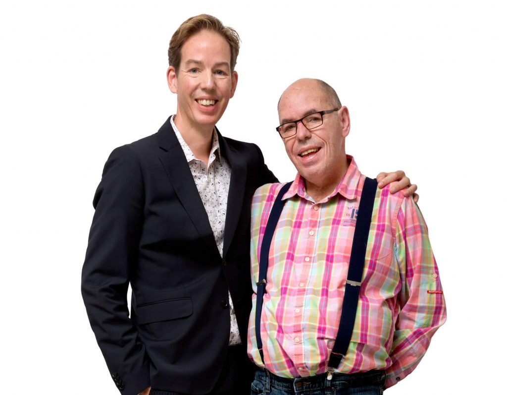 Twee broers, twee verhalen, één rode draad: ze hebben allebei de progressieve spierziekte myotone dystrofie (MD). Edwin en Remco gaan daar verschillend mee om, maar er zijn ook raakvlakken.