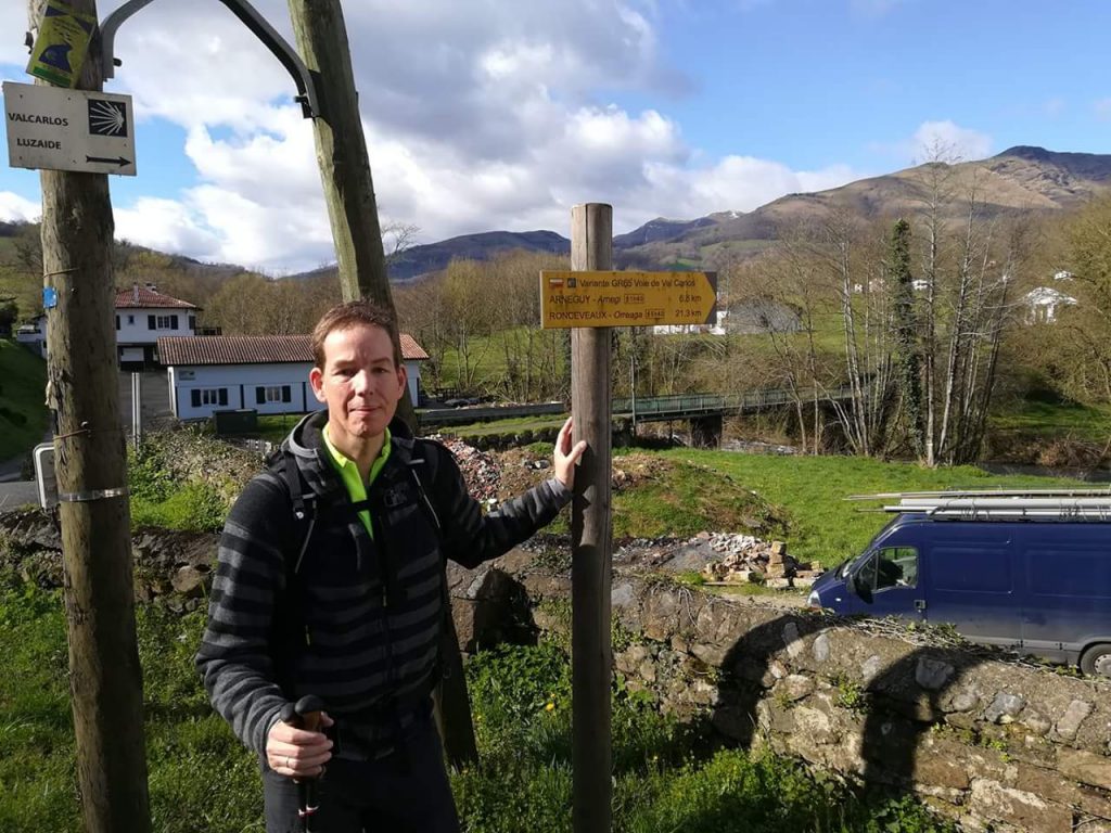 Een prachtiger begin van mijn Camino kon ik me niet wensen: de zon brak stralend door op deze Goede Vrijdag.